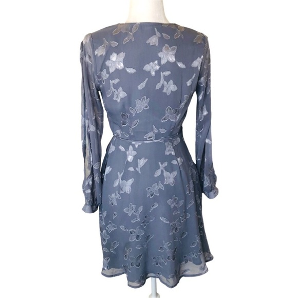 ASTR THE LABEL DUSTY BLUE BURNOUT WRAP FLORAL DRESS Size: XS - Picture 2 of 16